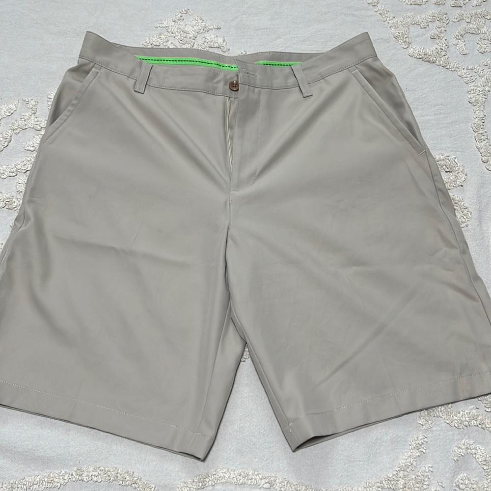 Men’s Izod Dryfit Goof Shorts, Size 34 Khaki